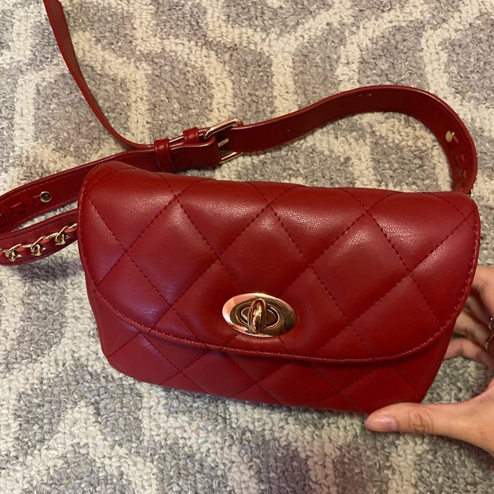 Forever 21 belt bag/ fanny pack (chanel vibe)